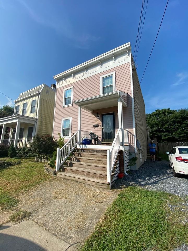 107 E 16th St - Photo 2 of 23