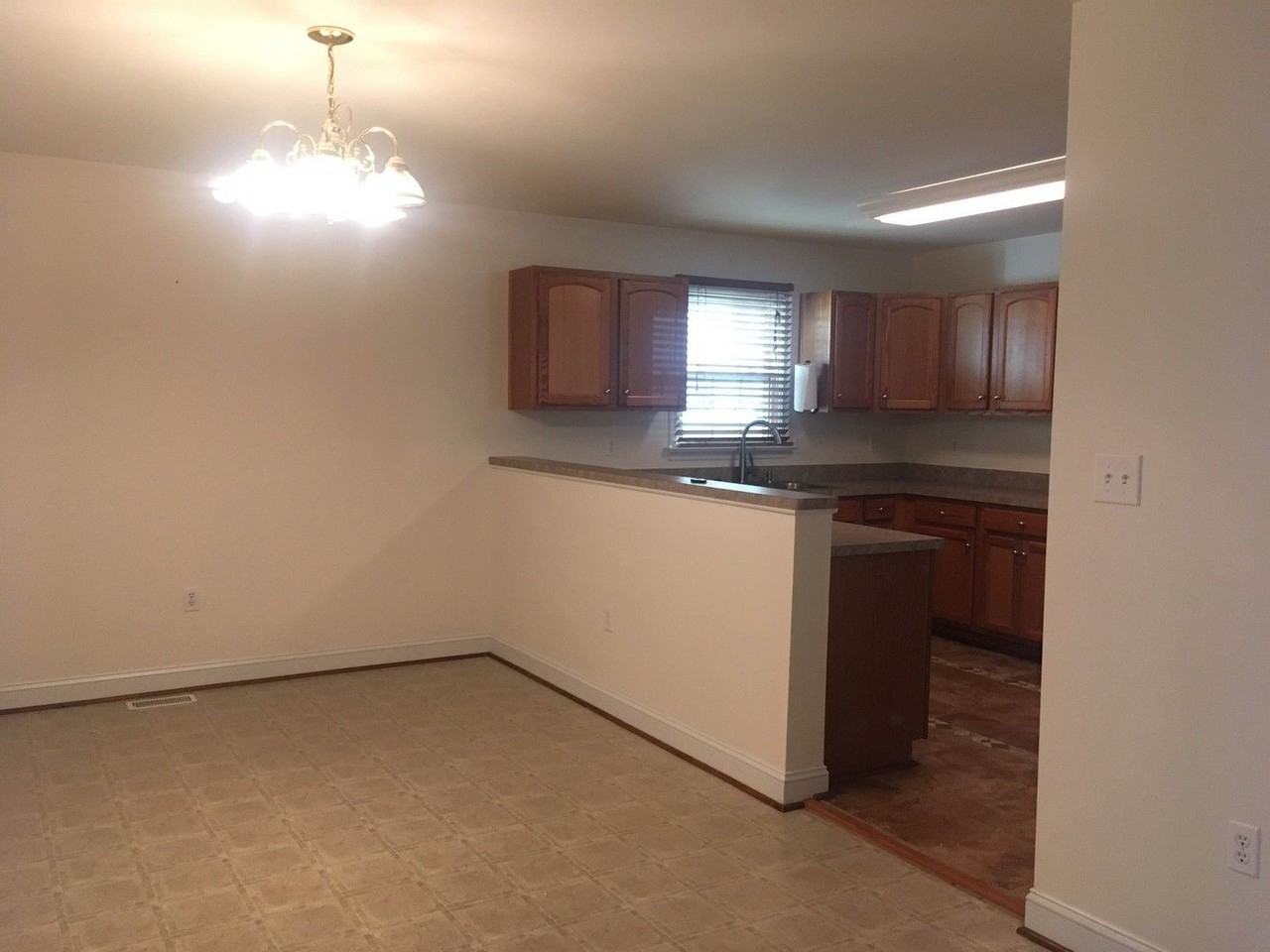 107 E 16th St - Photo 4 of 23