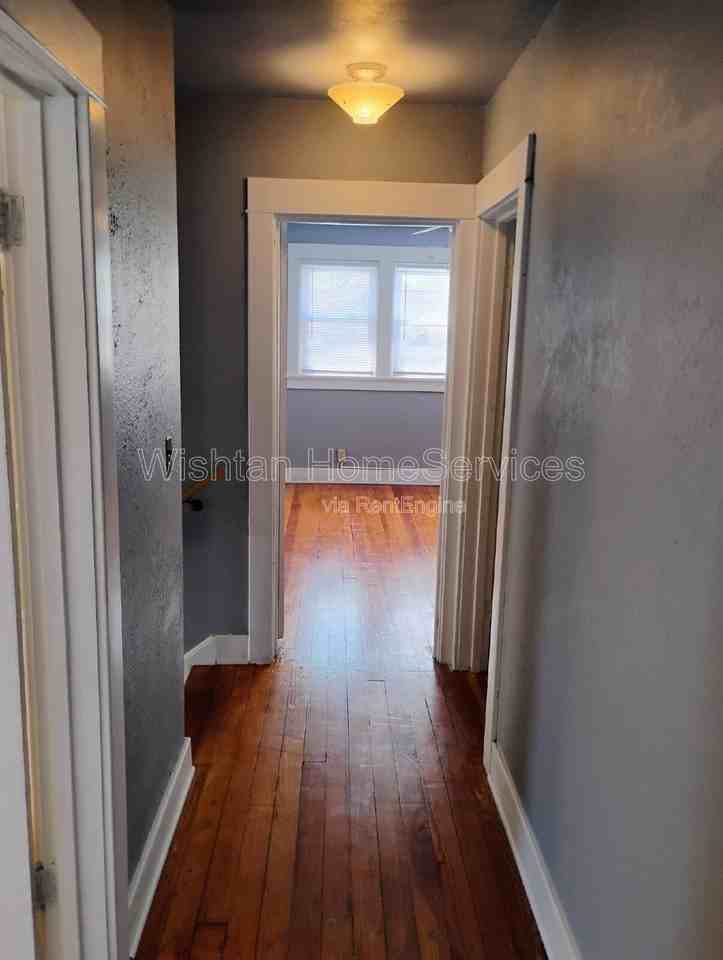 159 W Locust St - Photo 2 of 31