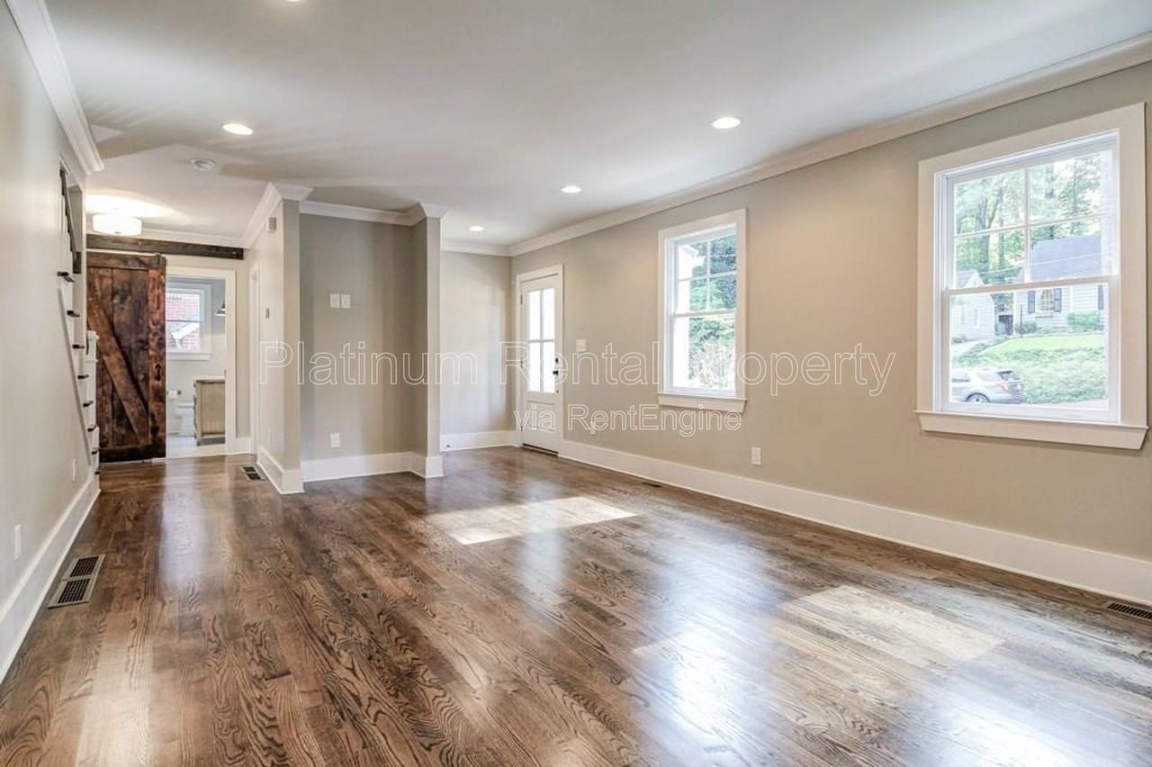 1104 Rosedale Rd Ne - Photo 4 of 31