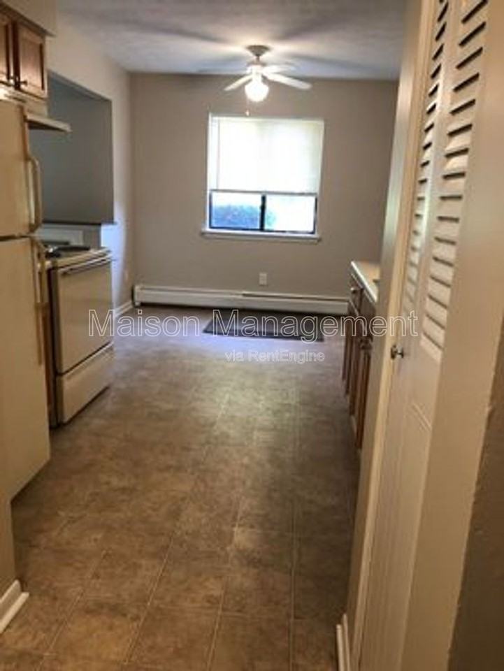 17 Stenwick Dr #E - Photo 2 of 21