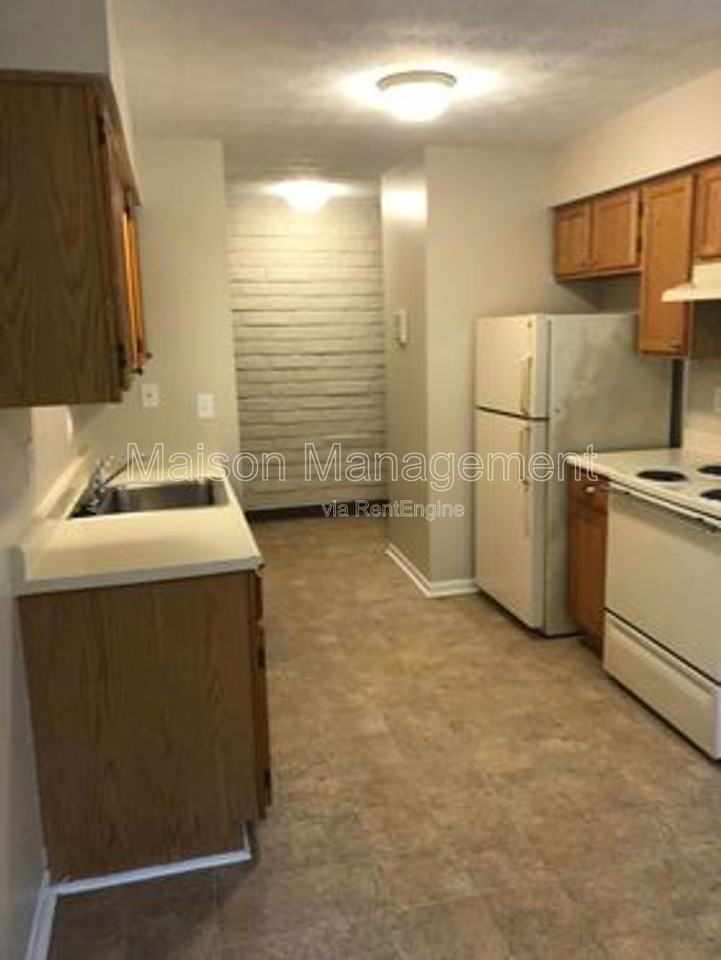 17 Stenwick Dr #E - Photo 3 of 21