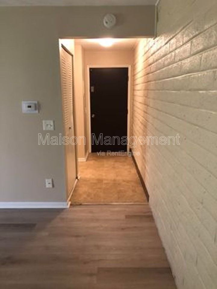 17 Stenwick Dr #E - Photo 4 of 21