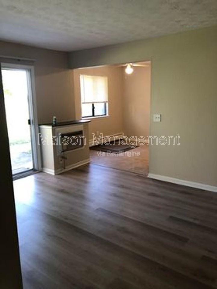 17 Stenwick Dr #E - Photo 5 of 21