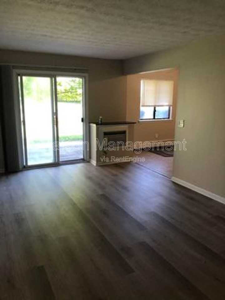 17 Stenwick Dr #E - Photo 6 of 21