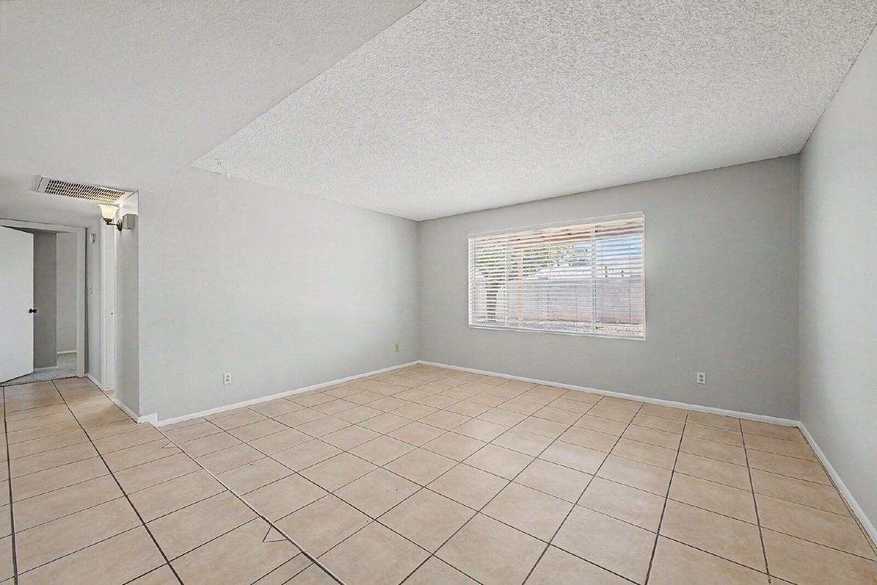 12446 N 36th Dr - Photo 4 of 22