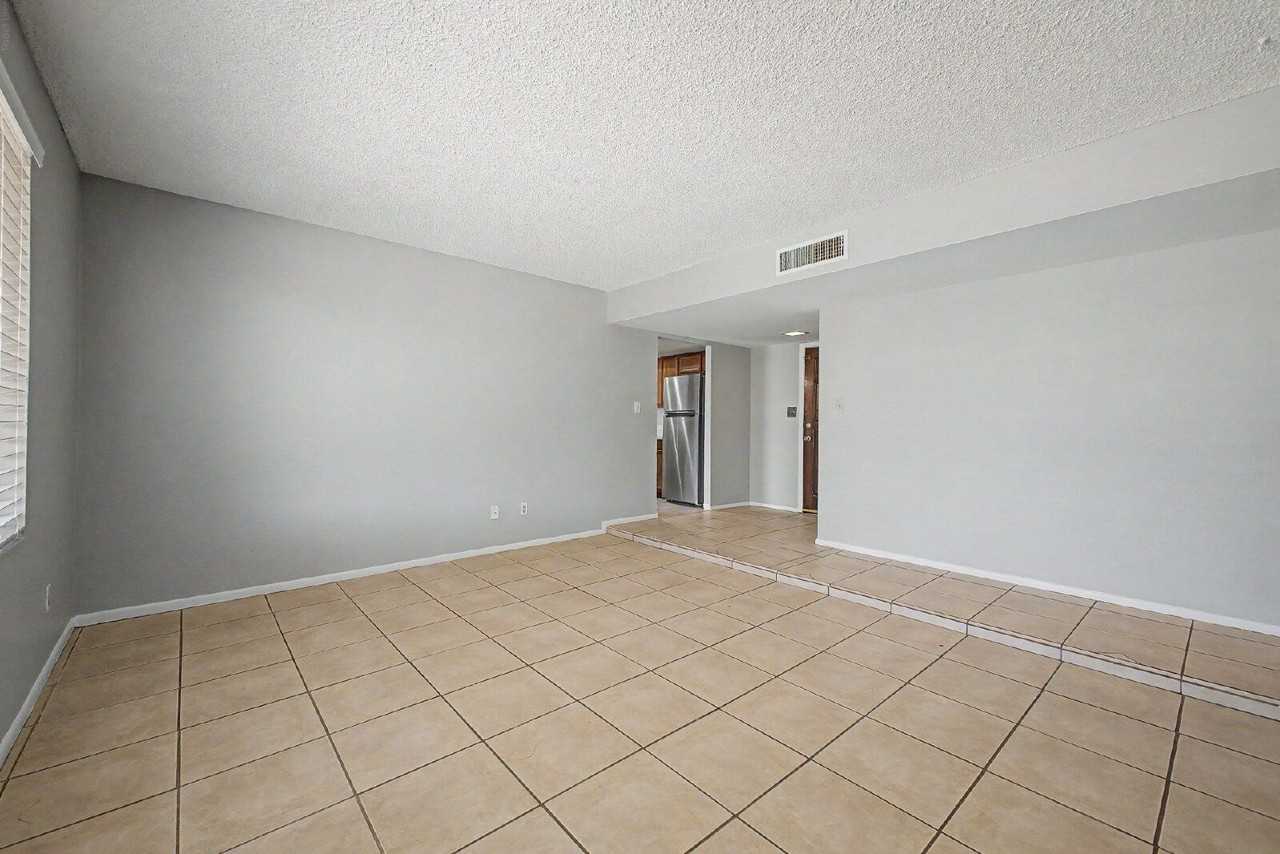 12446 N 36th Dr - Photo 5 of 22
