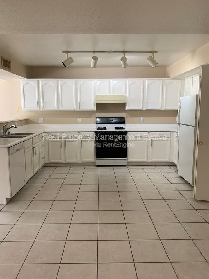 7418 W Eva St - Photo 2 of 22