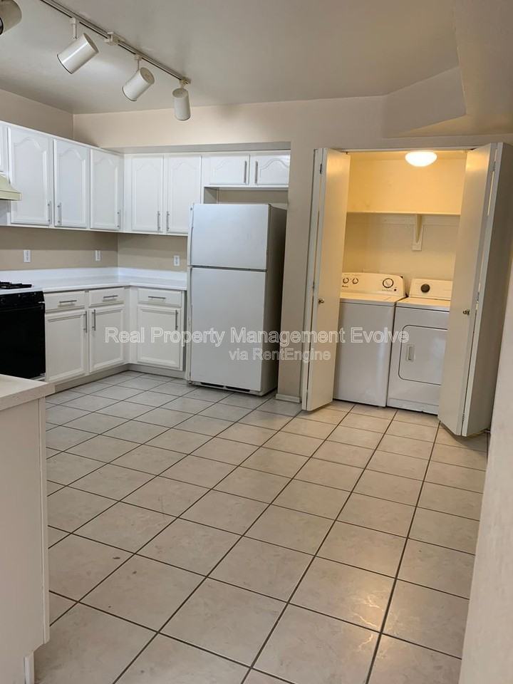 7418 W Eva St - Photo 3 of 22