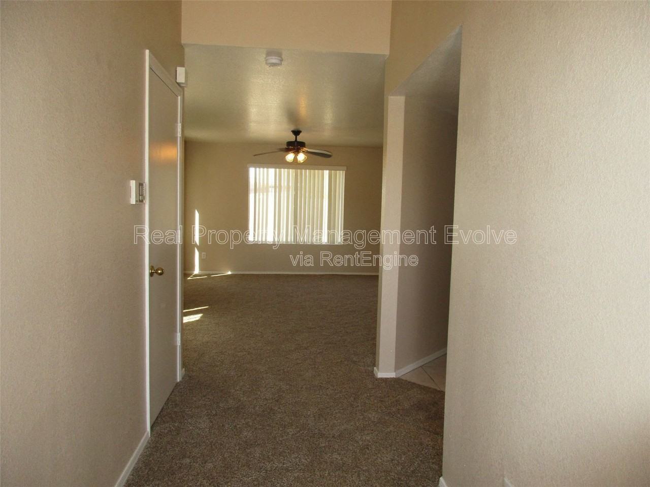 7418 W Eva St - Photo 5 of 22