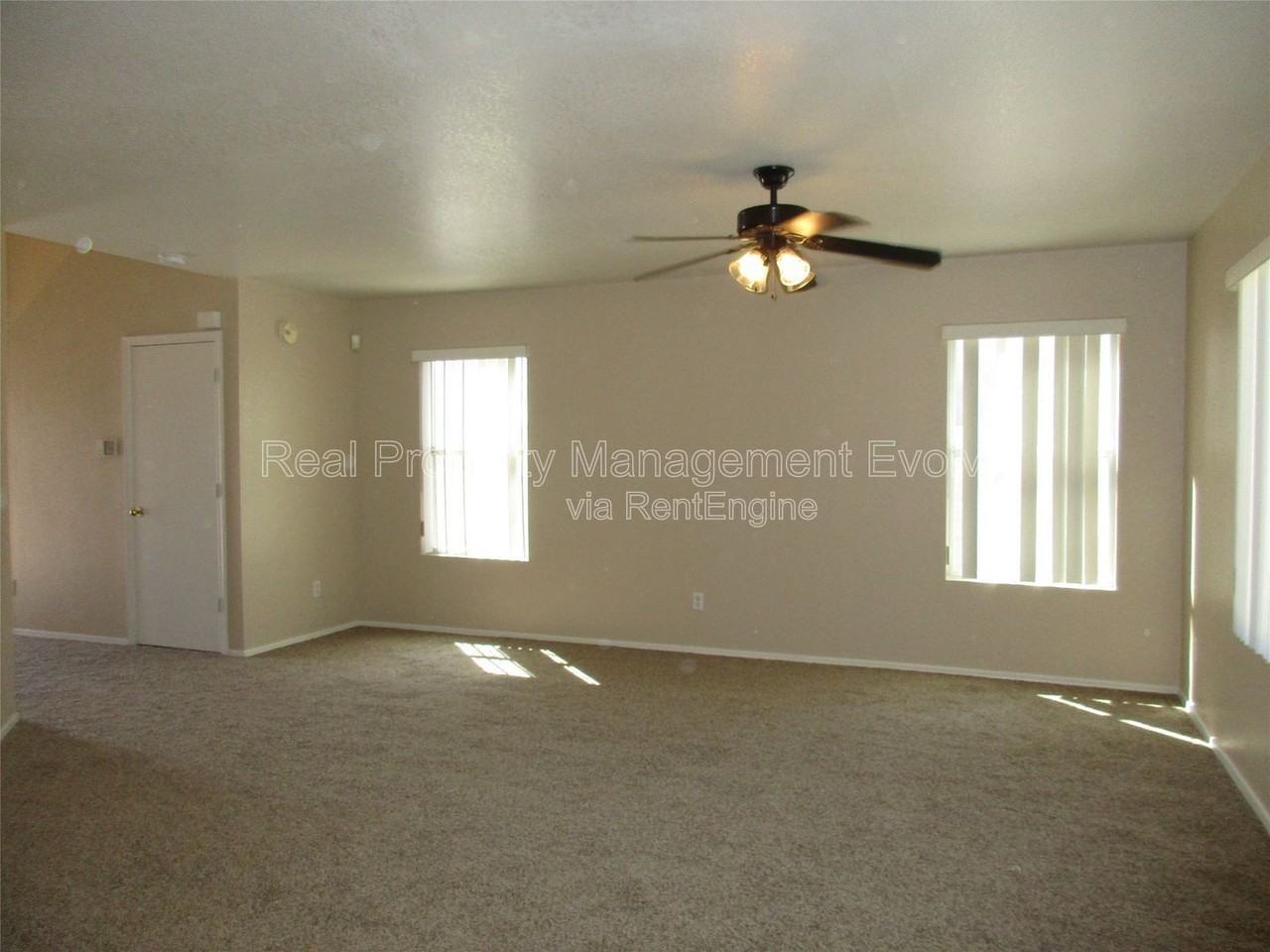 7418 W Eva St - Photo 7 of 22