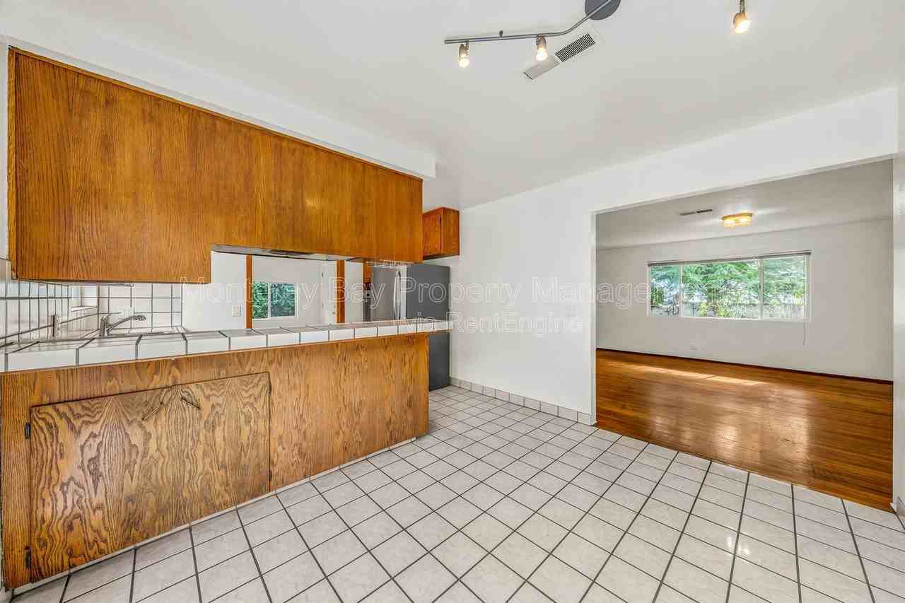 2100 David Ave - Photo 4 of 33