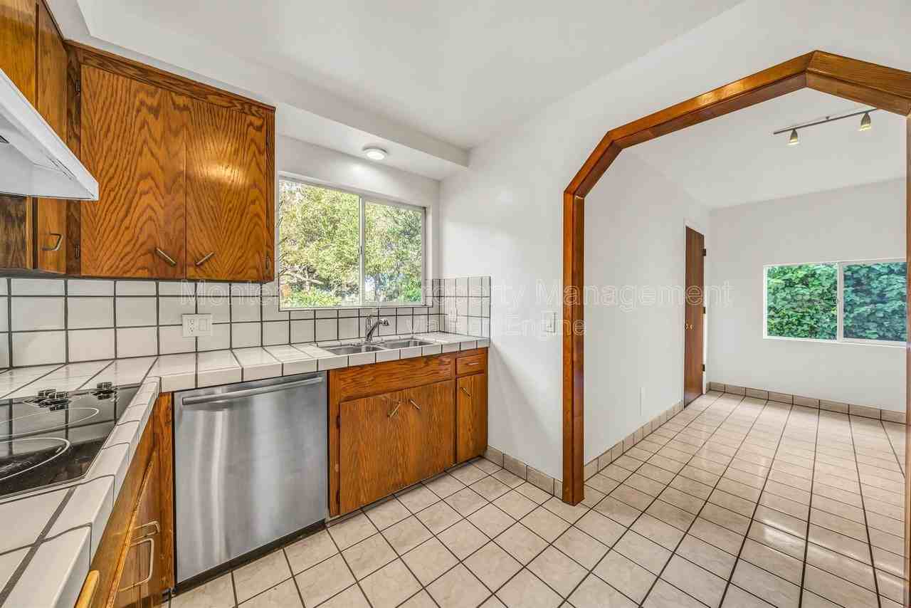 2100 David Ave - Photo 5 of 33