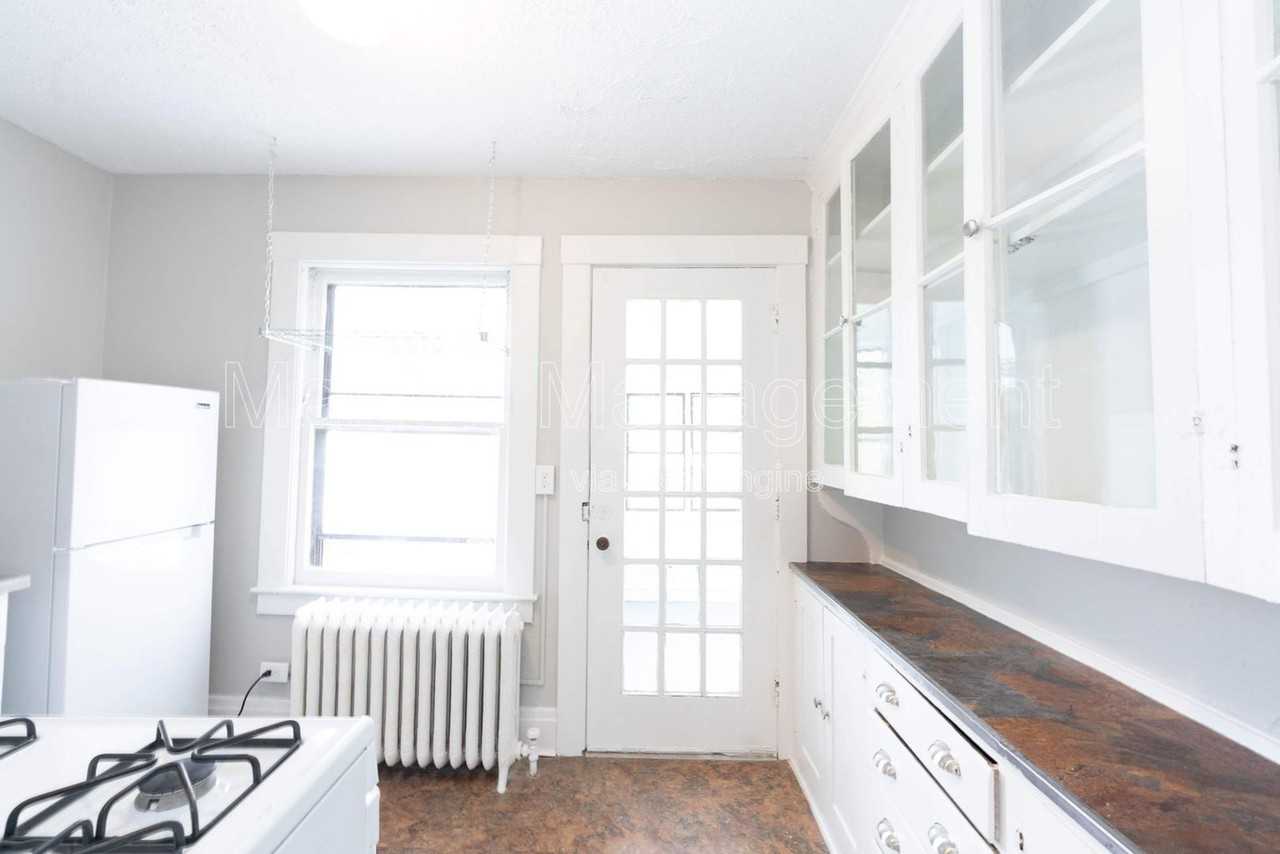 405 Alexander St #C - Photo 2 of 14