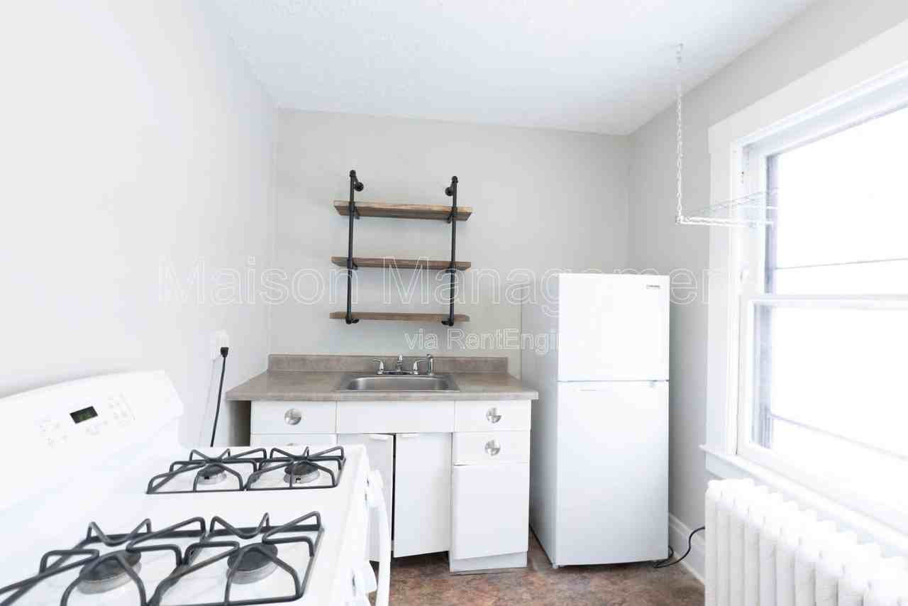 405 Alexander St #C - Photo 3 of 14