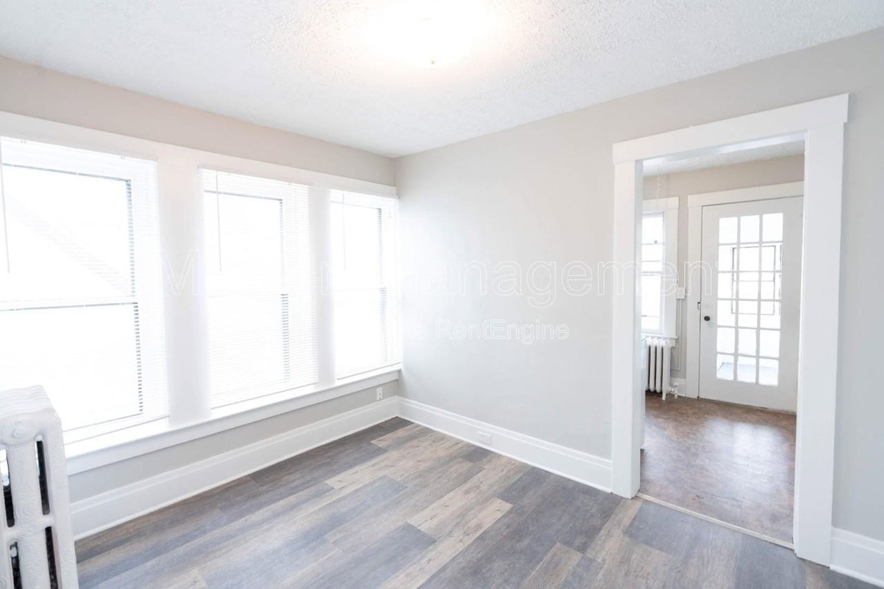 405 Alexander St #C - Photo 6 of 14