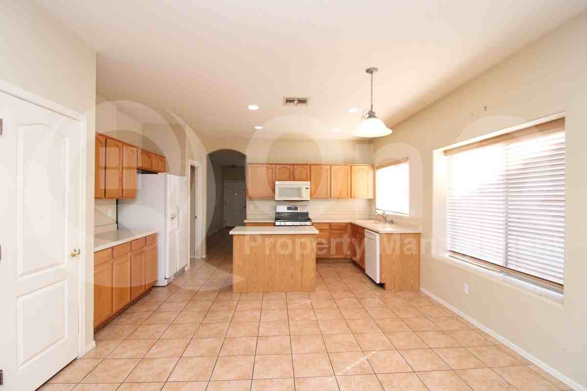 3692 E Remington Dr - Photo 3 of 16