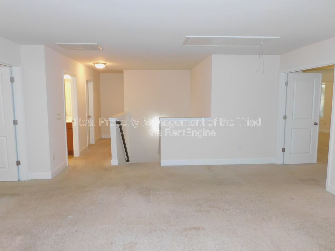 1427 Sawyer Ave - Photo 7 of 32