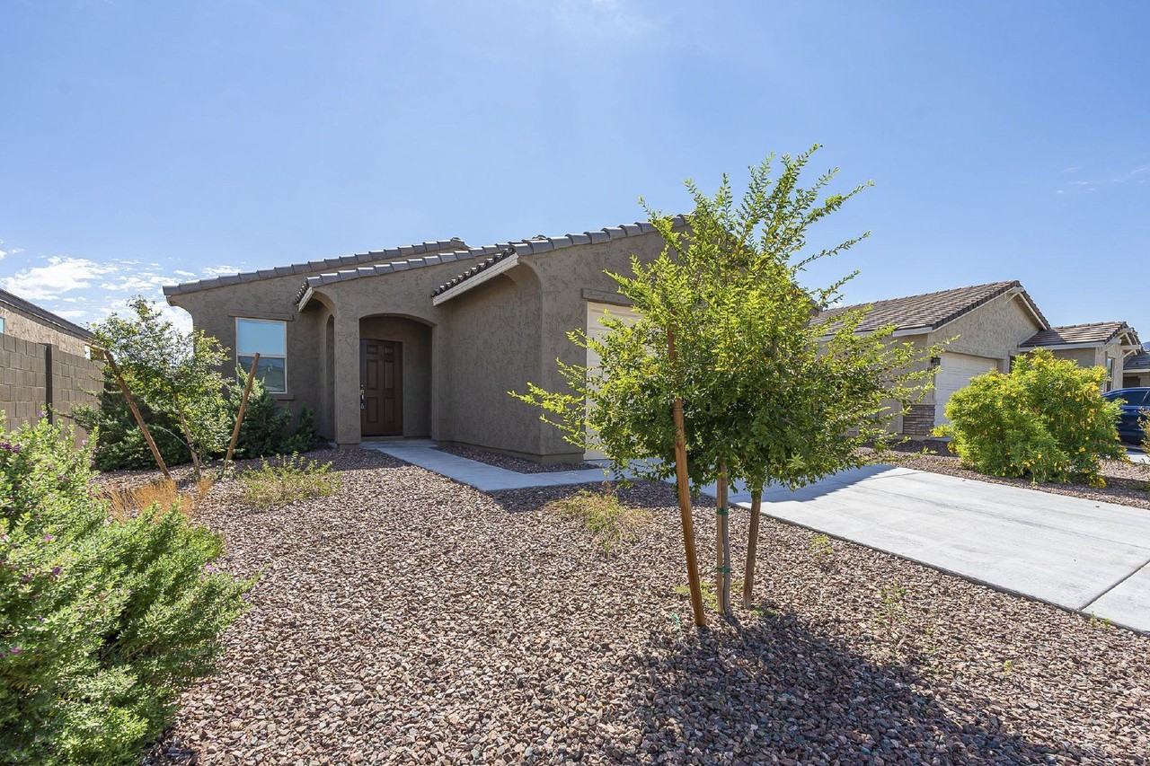 18653 W Puget Ave - Photo 4 of 29