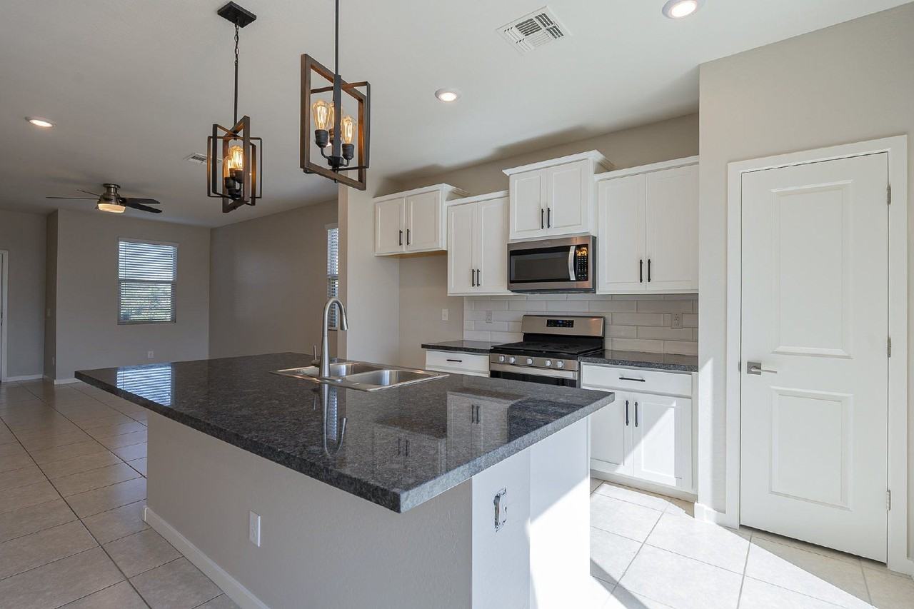 18653 W Puget Ave - Photo 6 of 29