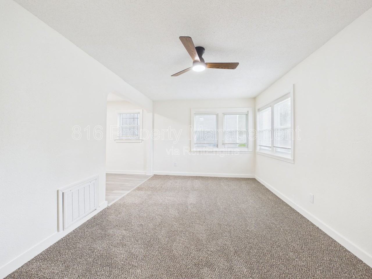 6029 Indiana Ave - Photo 4 of 26
