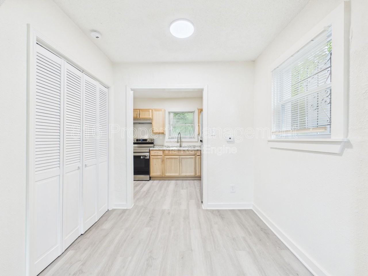 6029 Indiana Ave - Photo 5 of 26