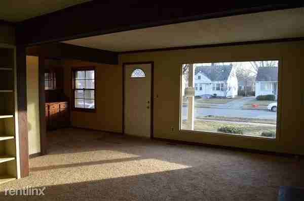 19113 Woodside St - Photo 2 of 10