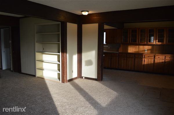 19113 Woodside St - Photo 3 of 10