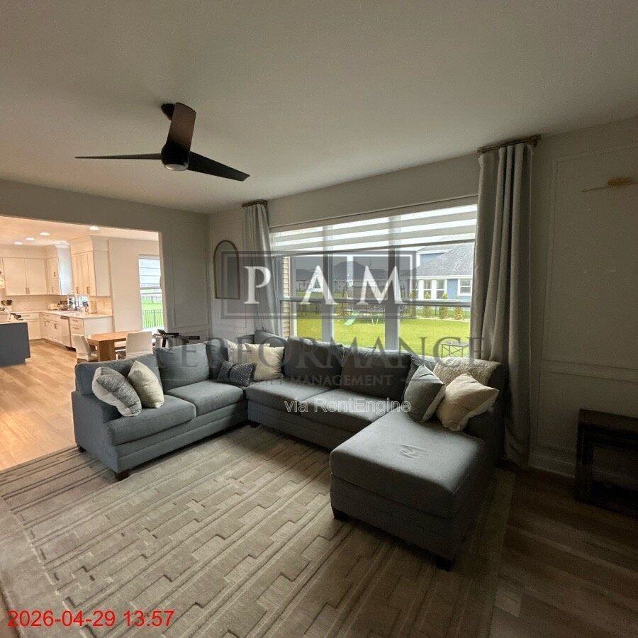 1952 N Cora Dr - Photo 3 of 44