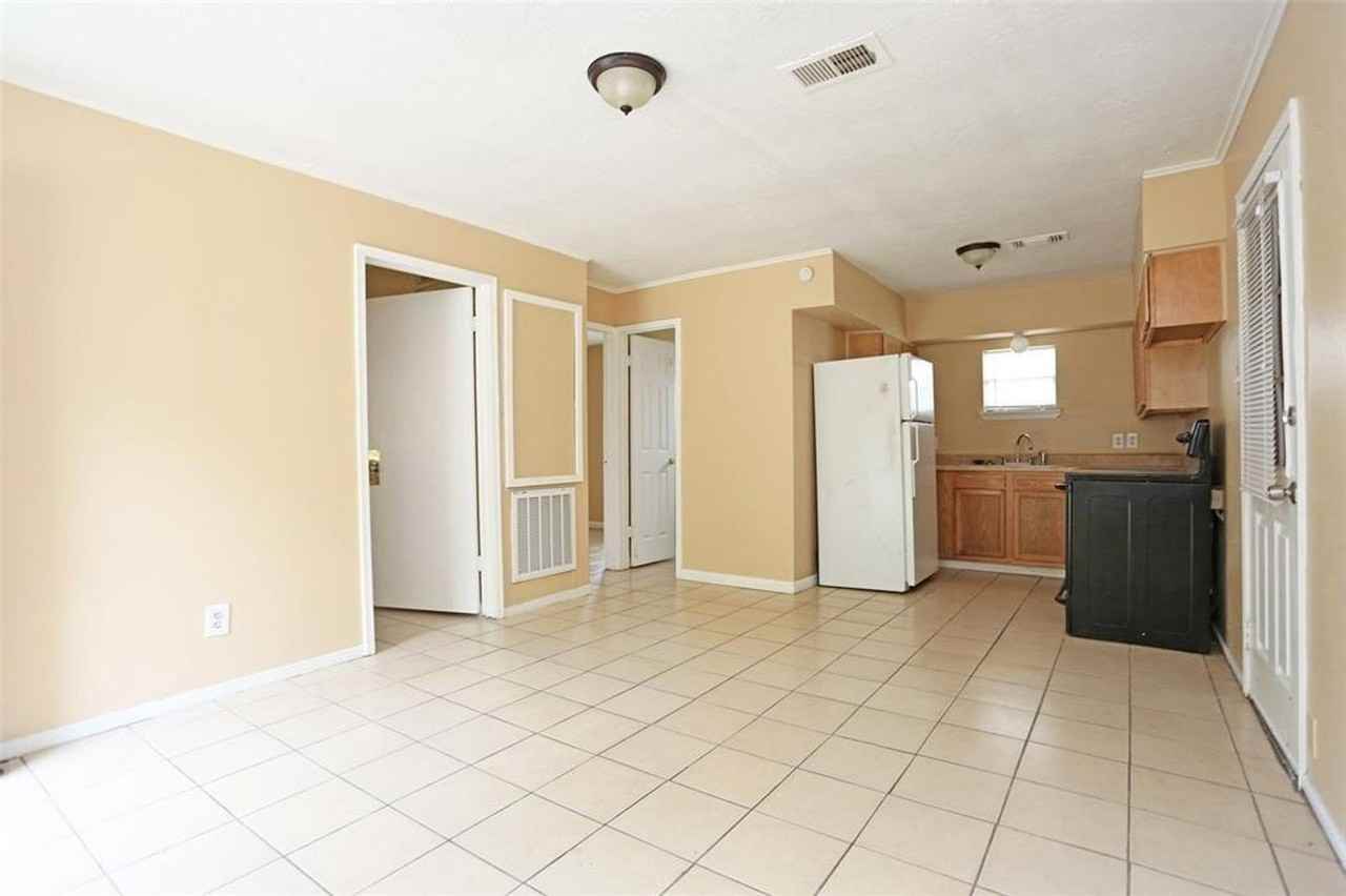 2460 W Shane St #1 - Photo 3 of 9