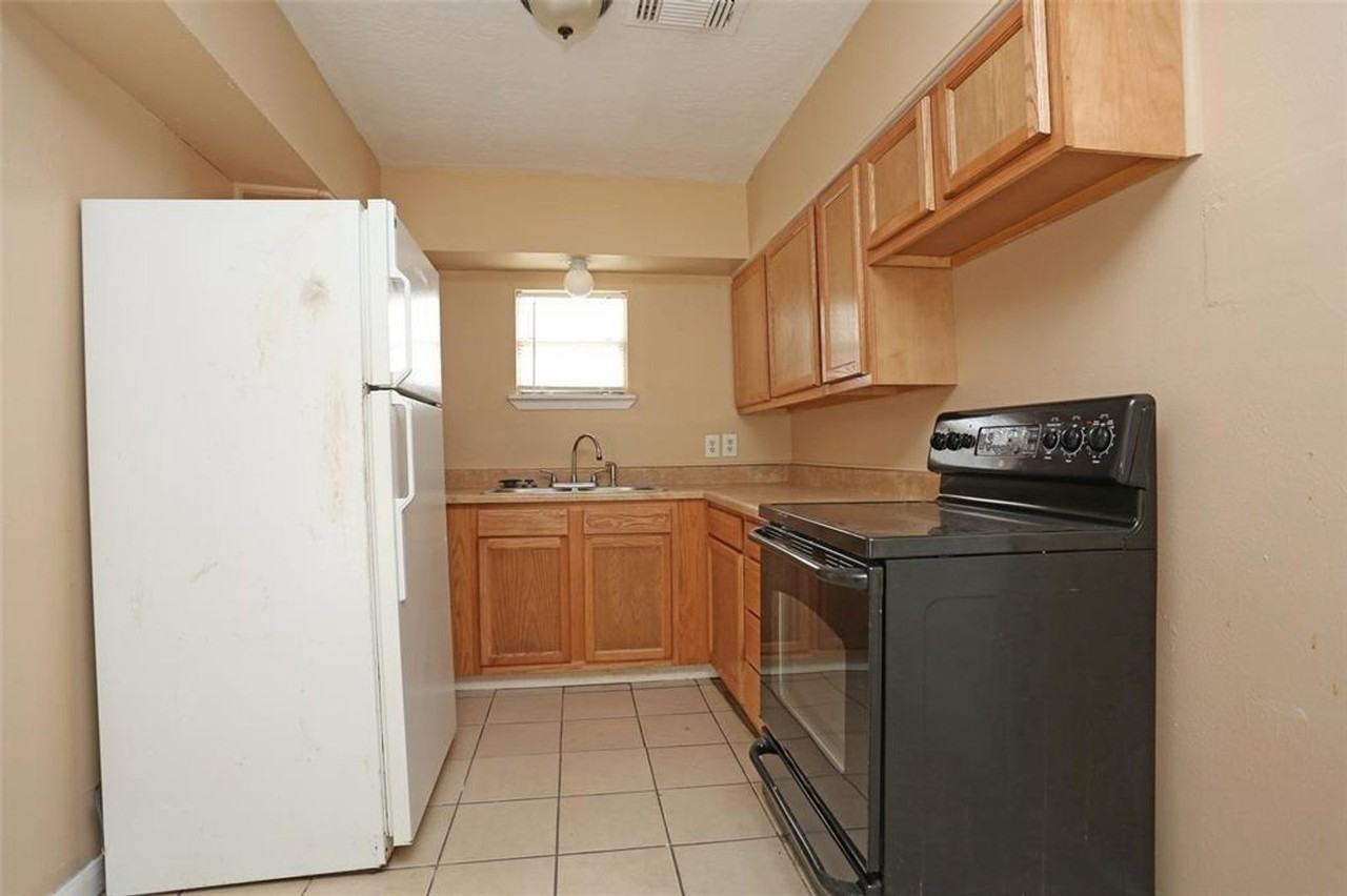 2460 W Shane St #1 - Photo 4 of 9