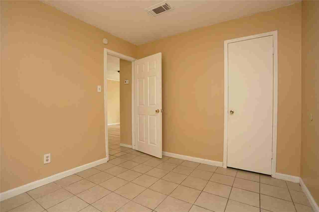 2460 W Shane St #1 - Photo 7 of 9