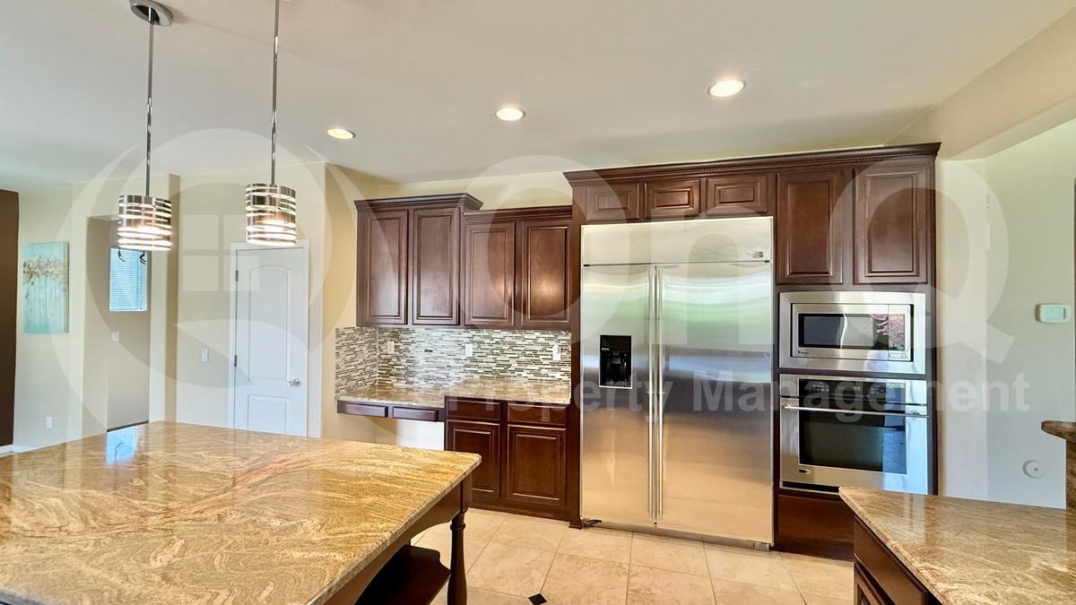 301 W Hackberry Dr - Photo 3 of 30