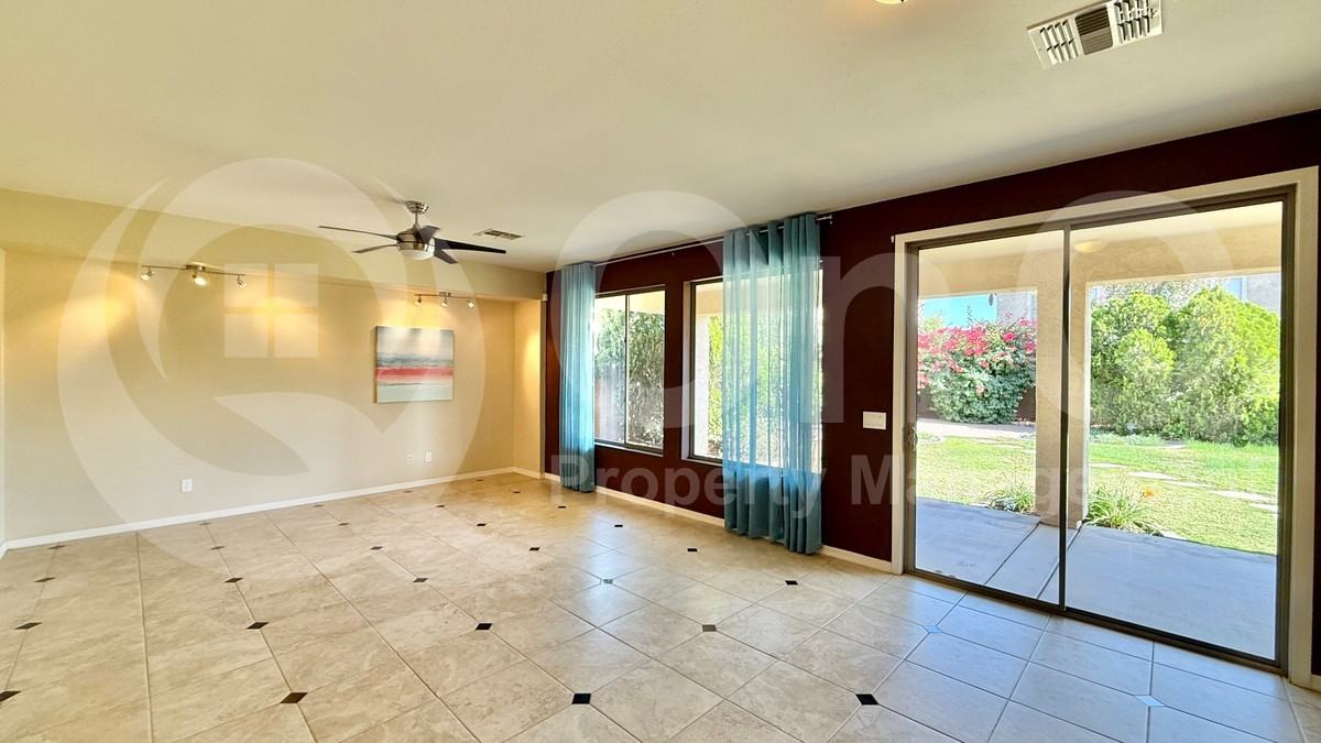 301 W Hackberry Dr - Photo 7 of 30