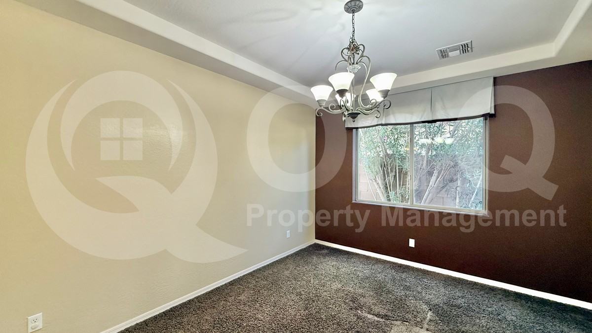 301 W Hackberry Dr - Photo 7 of 29