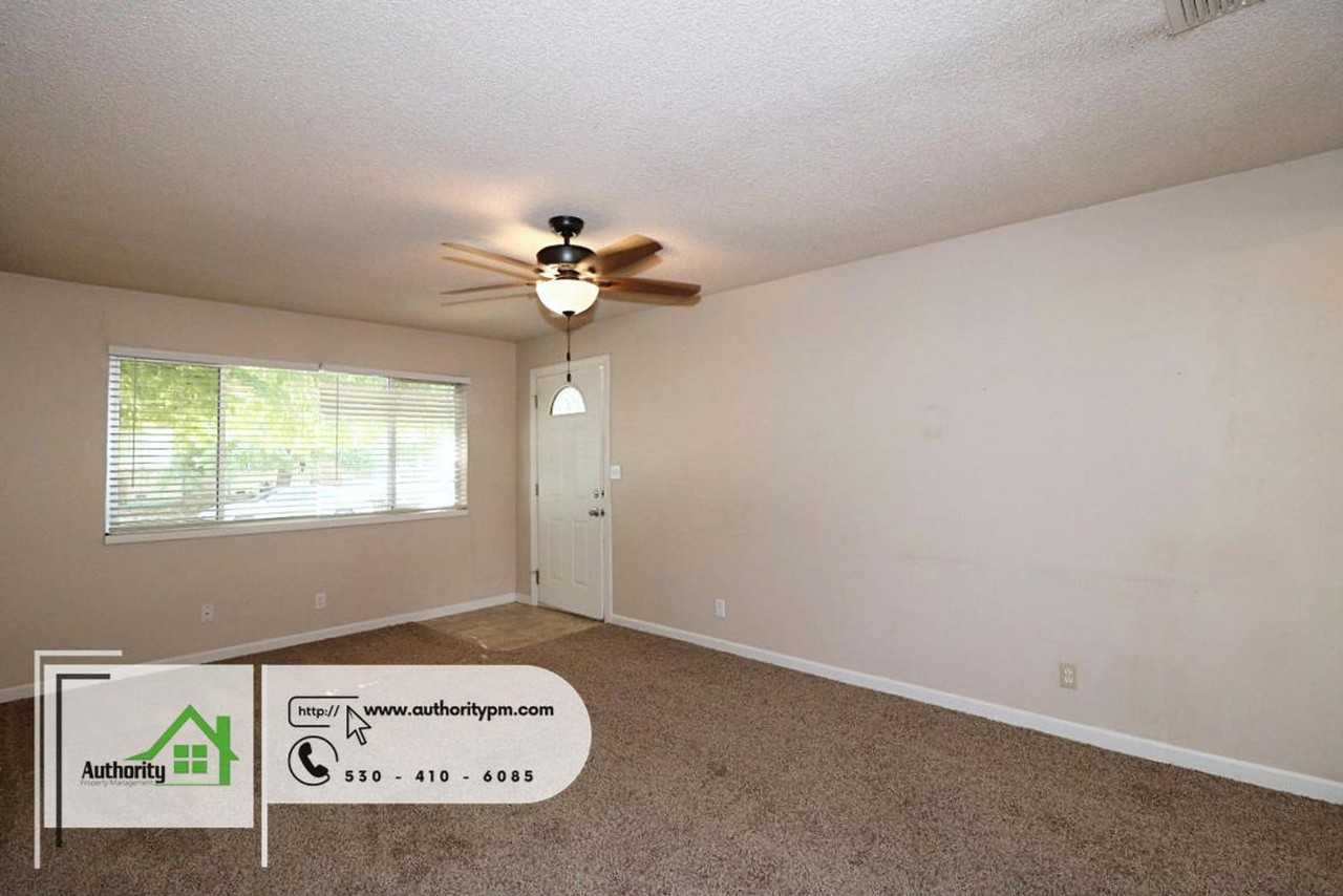 2326 Corona St - Photo 6 of 21