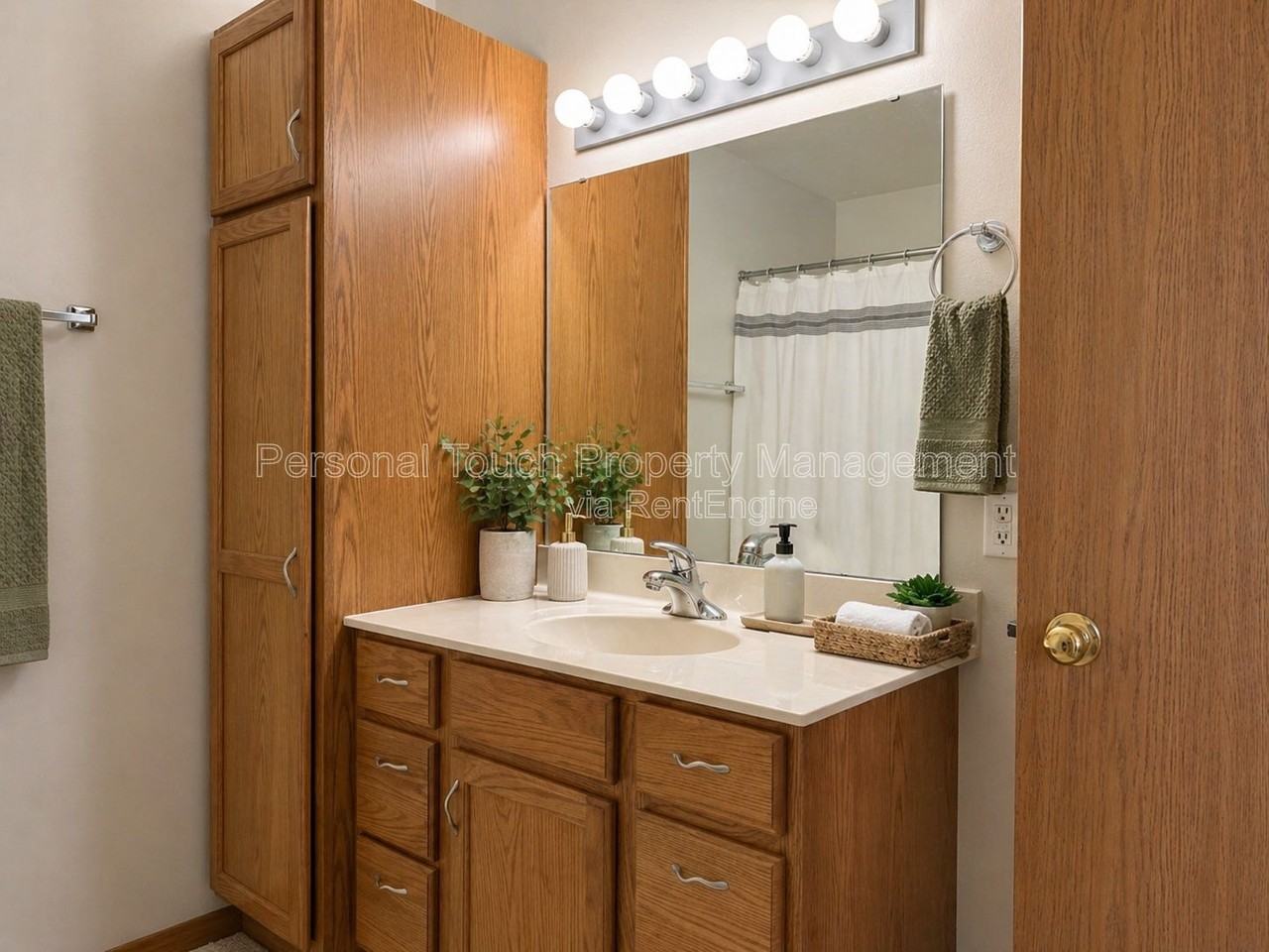 975 42nd Ave W - Photo 4 of 11