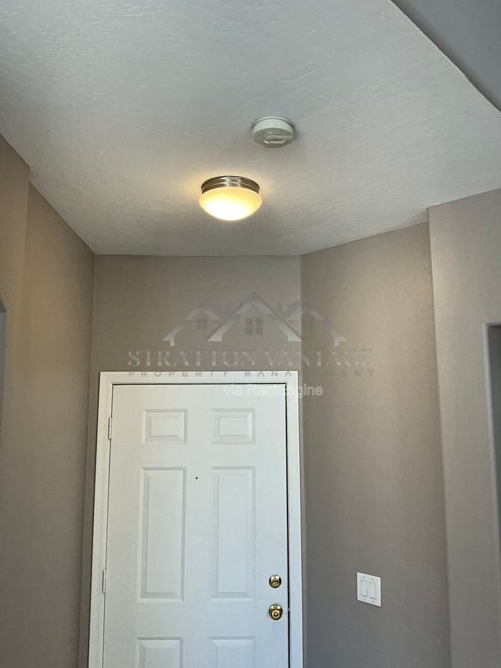 11381 W Yuma St - Photo 4 of 38