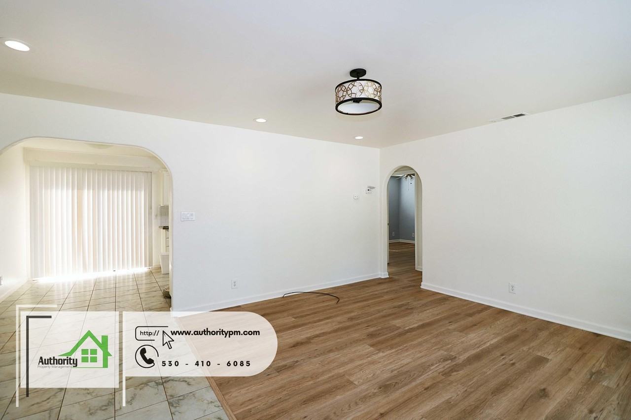 2061 Jewell Ln - Photo 4 of 17