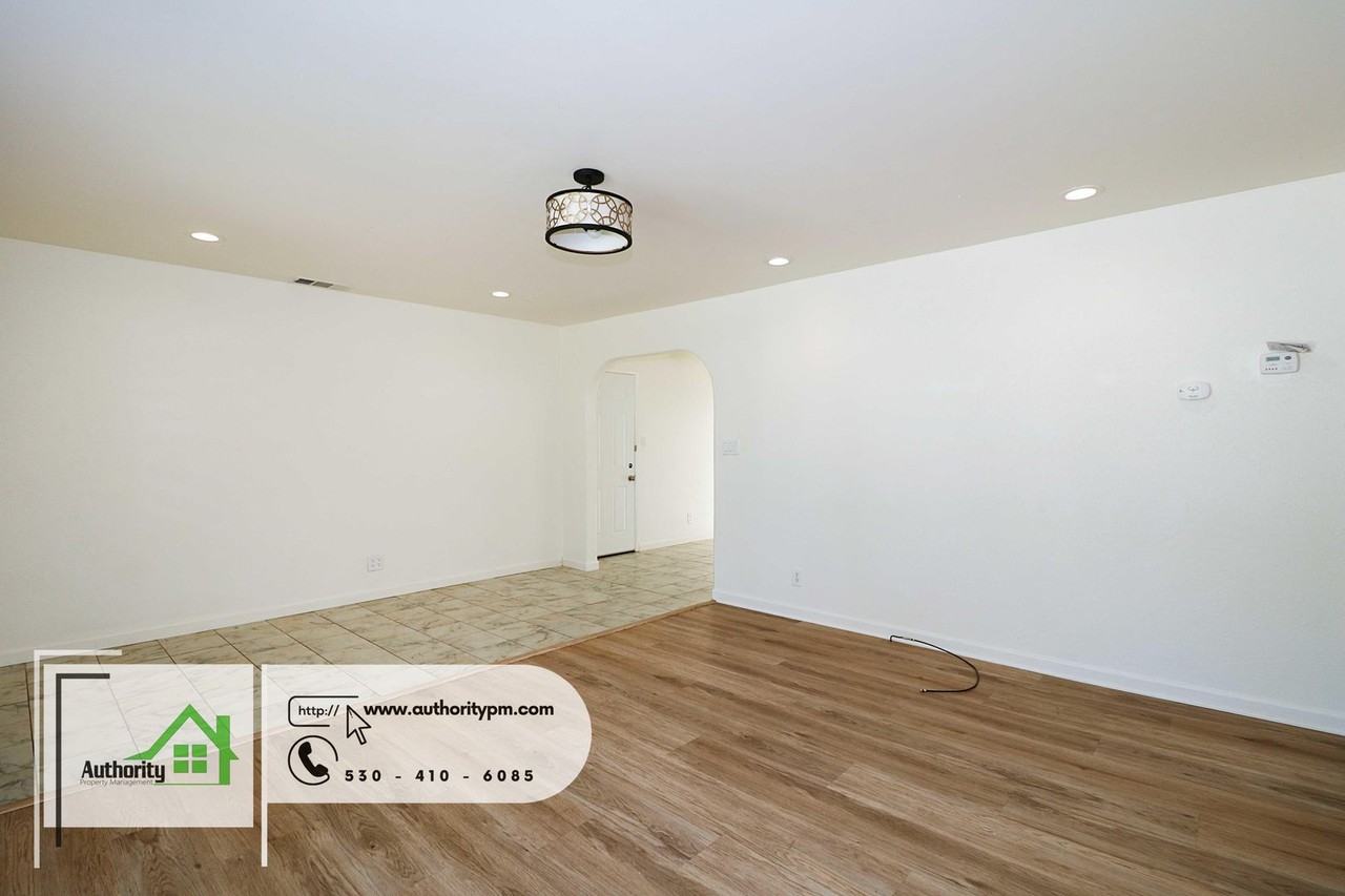 2061 Jewell Ln - Photo 5 of 17