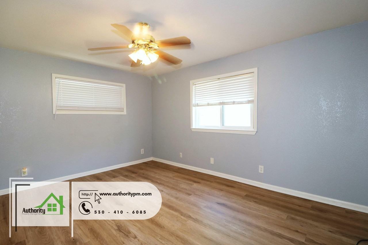 2061 Jewell Ln - Photo 7 of 17