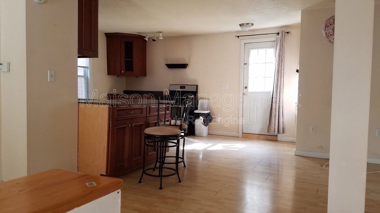 486 S Goodman St - Photo 3 of 14