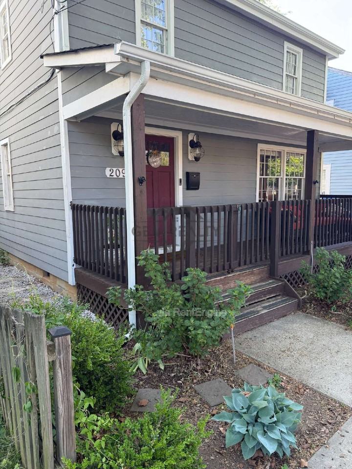 209 Prince Edward St - Photo 2 of 9