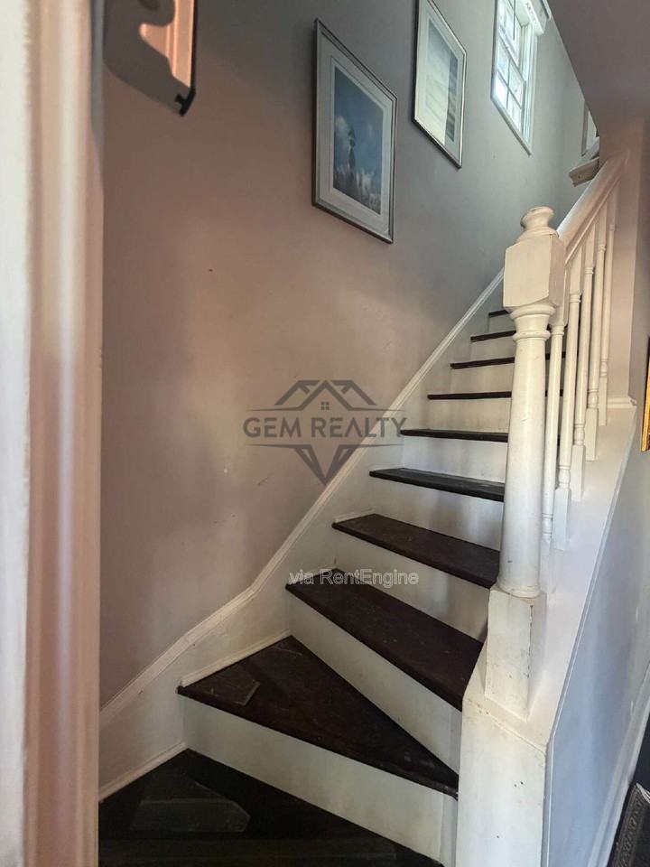 209 Prince Edward St - Photo 4 of 9