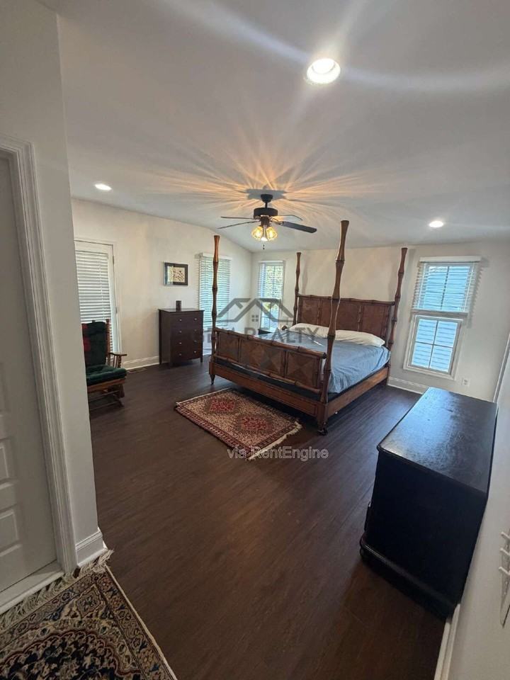 209 Prince Edward St - Photo 5 of 9