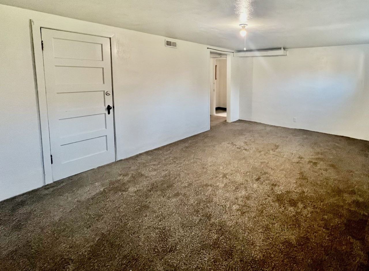 1201 N 8th St #10 - Photo 2 of 12