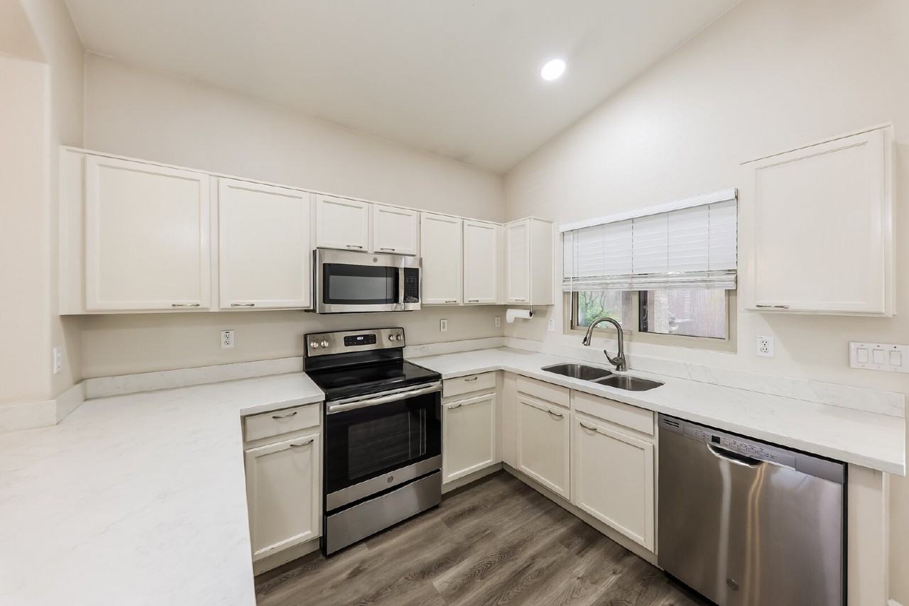 2723 S 156th Dr - Photo 5 of 11