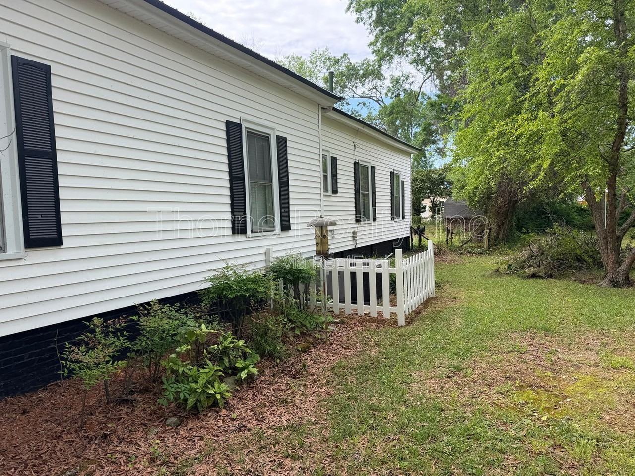 412 W Walnut St - Photo 2 of 19