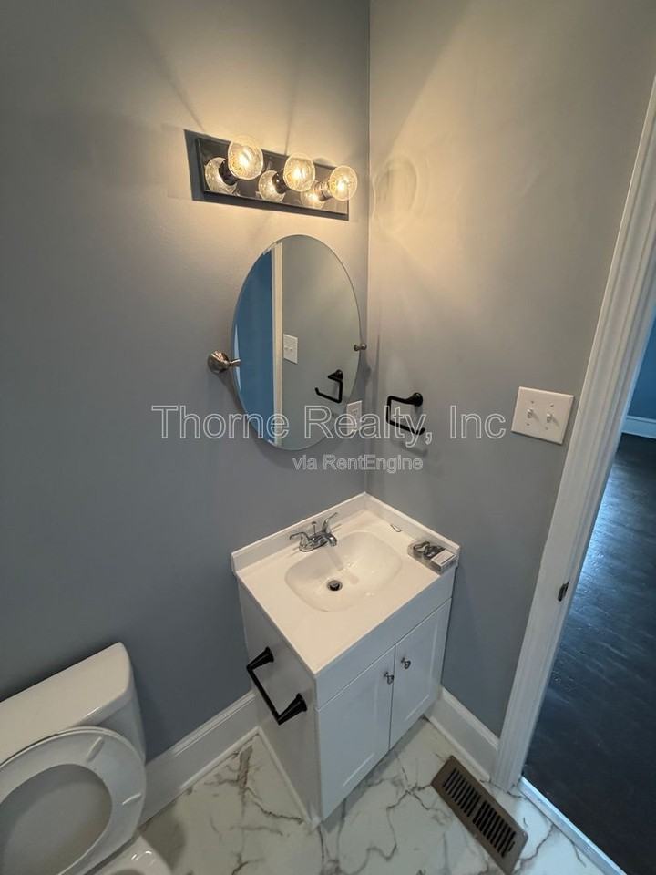 412 W Walnut St - Photo 5 of 19