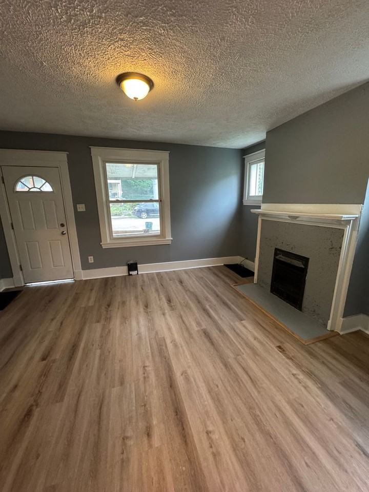 311 W Burgess St #1 - Photo 2 of 13
